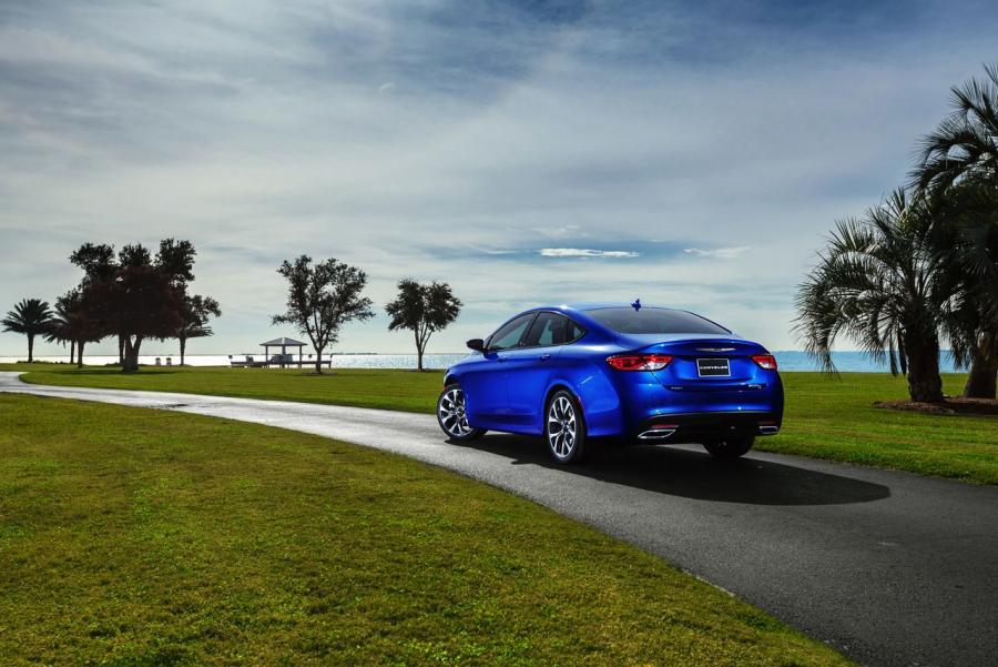  Chrysler 200 2015 года  (фото 96 из 207)